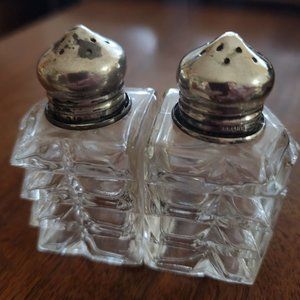 Rogers Sterling & Glass Nestling Salt Pepper Shaker Set 3.5" back to back